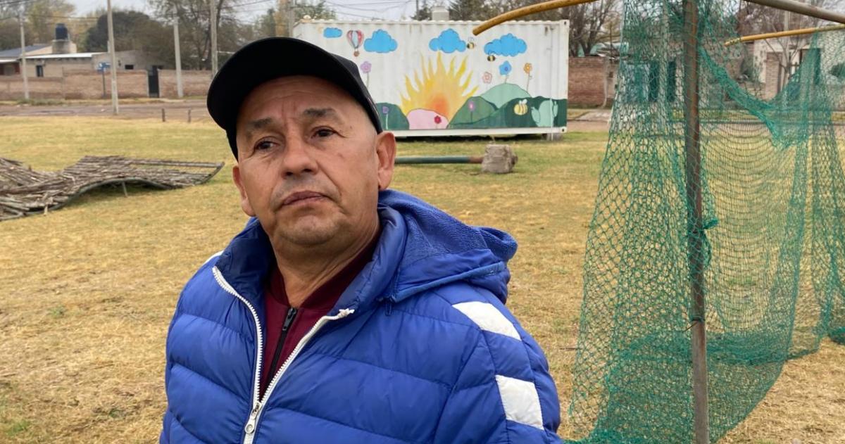 Santiago Rodríguez presidente de la Asociación Villa Germinal mostró la preocupación por el predio que ocupan