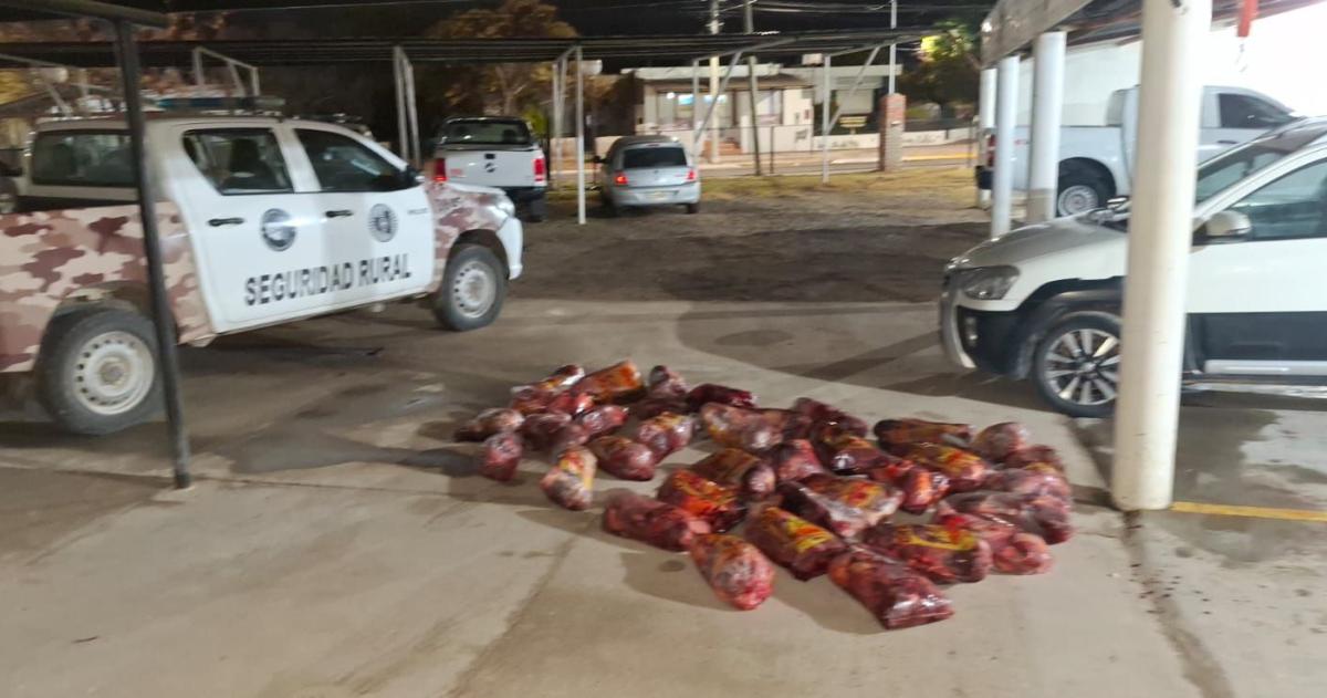La Policía hayó la cazrne dentro de un Toyota Etios
