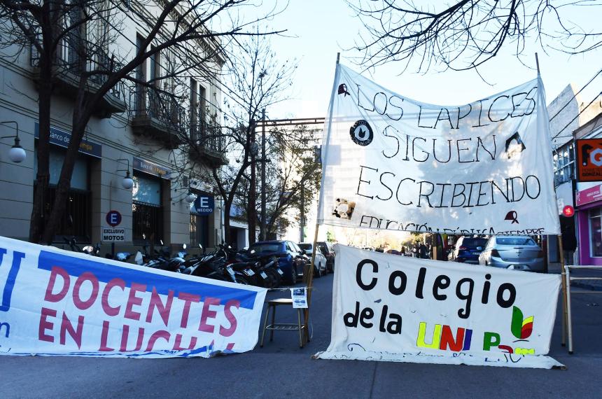 Hubo una jornada de protesta en la calle del colegio