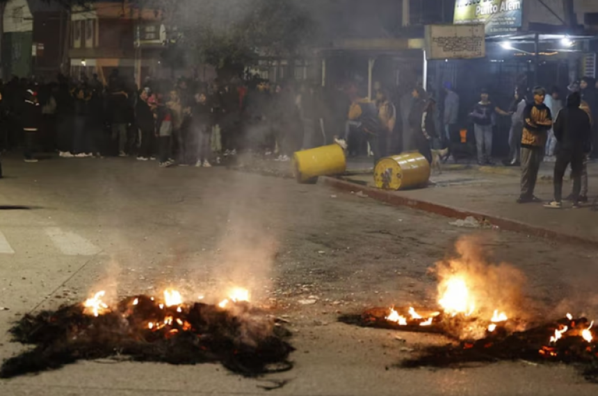 la gente se manifestó luego del hallazgo de los restos de Agostina