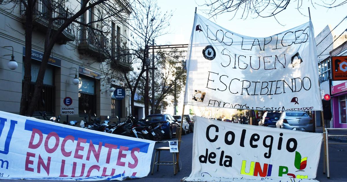 Hubo una jornada de protesta en la calle del colegio