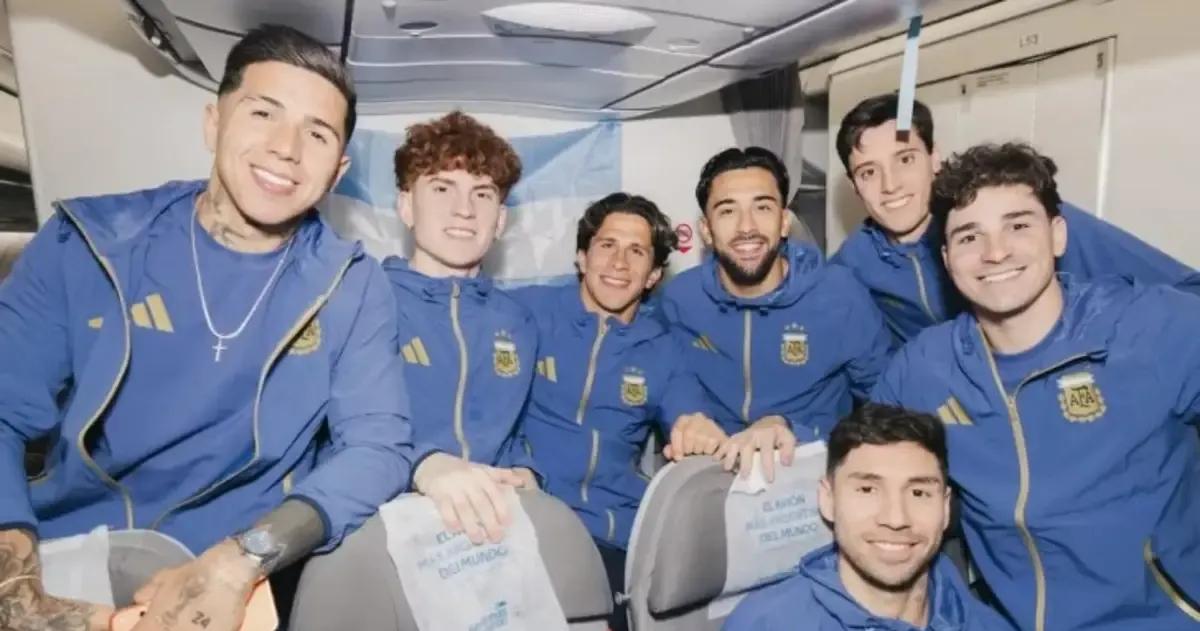Una parte de la delegación partió hacia Estados Unidos en un vuelo charter