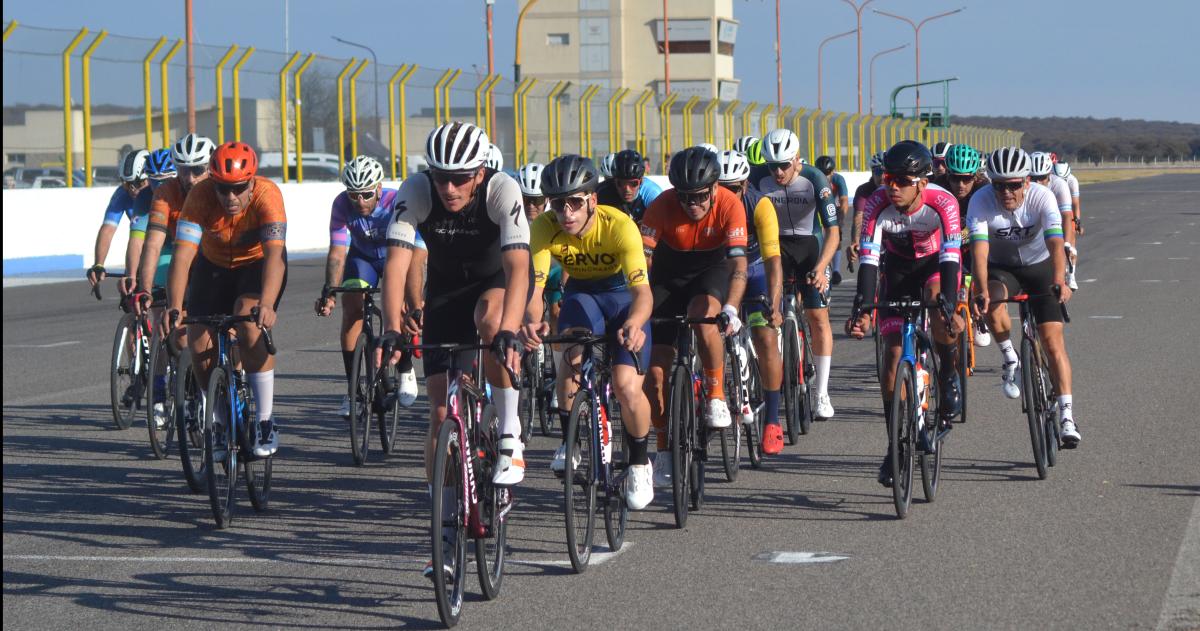 Rovira fue el m�s fuerte en la carrera central en el Autódromo Provincia de La Pampa