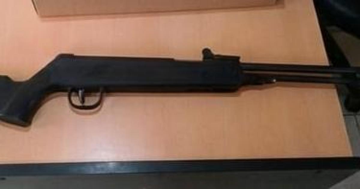  La Policía secuestró el rifle cal 55 aunque afortunadamente no se registraron heridos