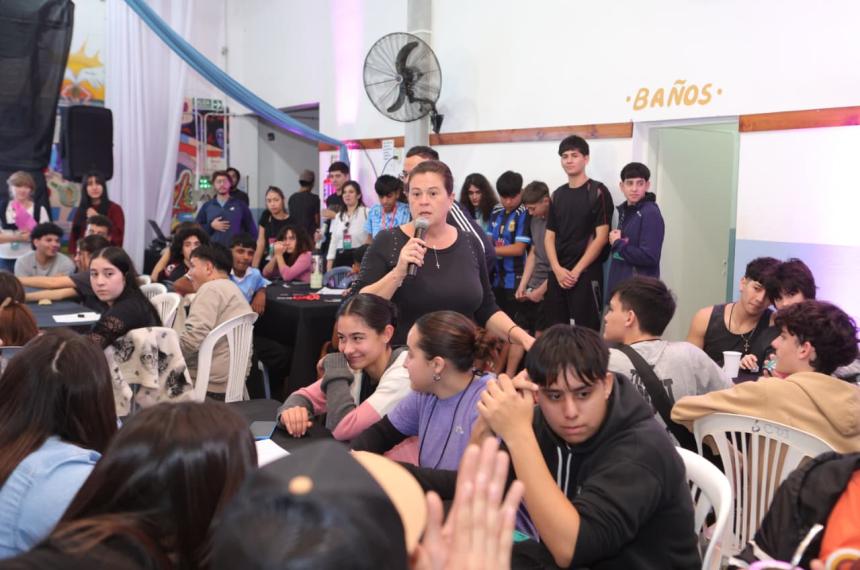 La intendenta Fernanda Alonso participó del encuentro con los jóvenes