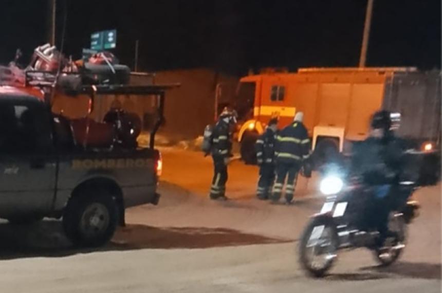 El incidente obligó a la intervención de bomberos y policías