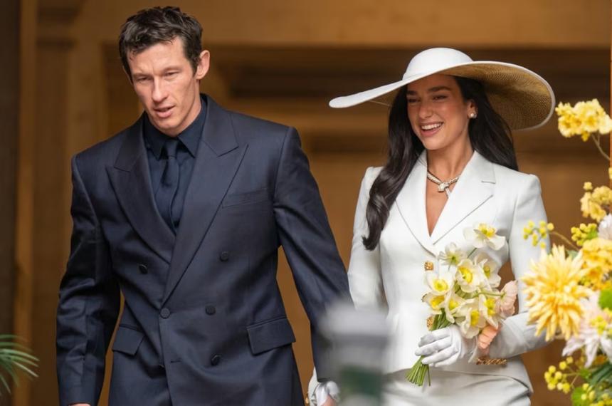 Callum Turner y Dua Lipa se casaron el fin de semana en el oeste de Londres