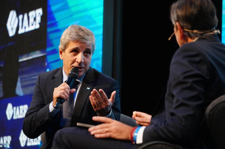 Luis Caputo disertó en el IAEF