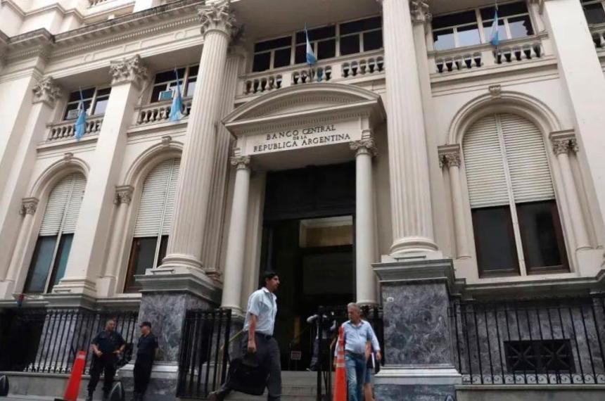 El Banco Central quedó al borde de cumplir su meta anual tras otra fuerte compra de dólares