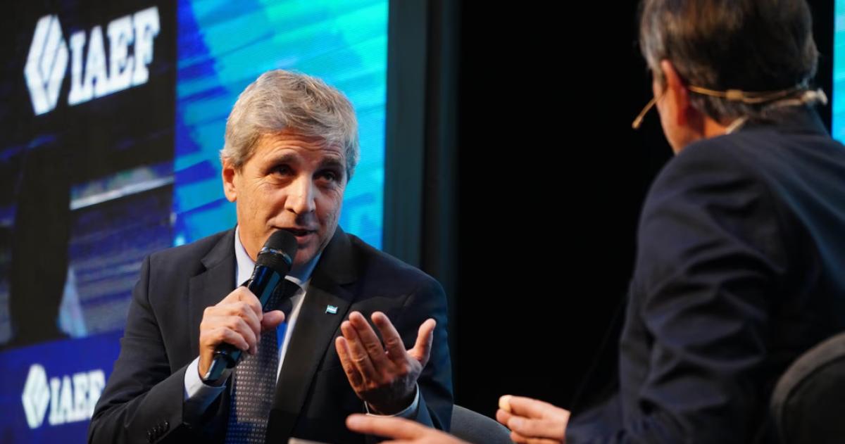 Luis Caputo disertó en el IAEF