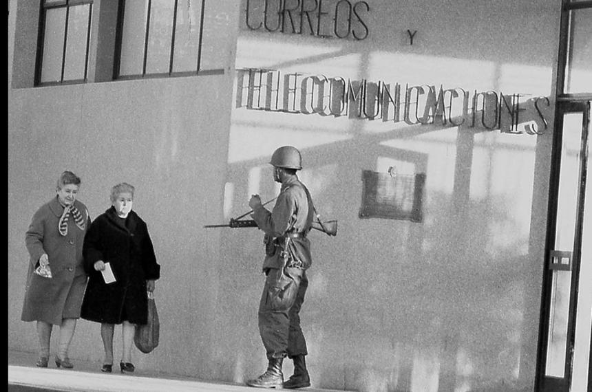 Las primeras horas del golpe vigilancia en el Correo