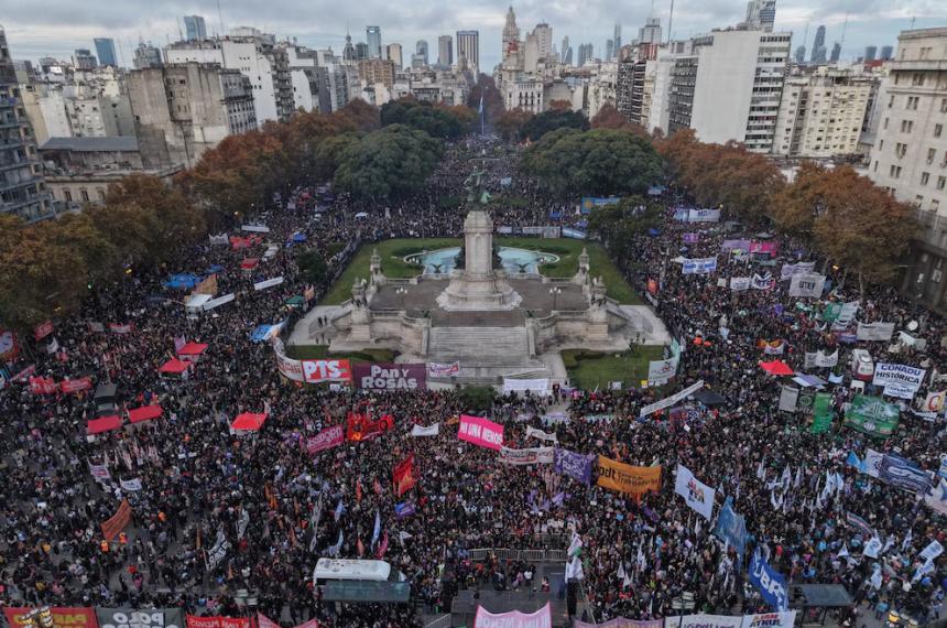 La marcha frente al Congreso fue multitudinaria