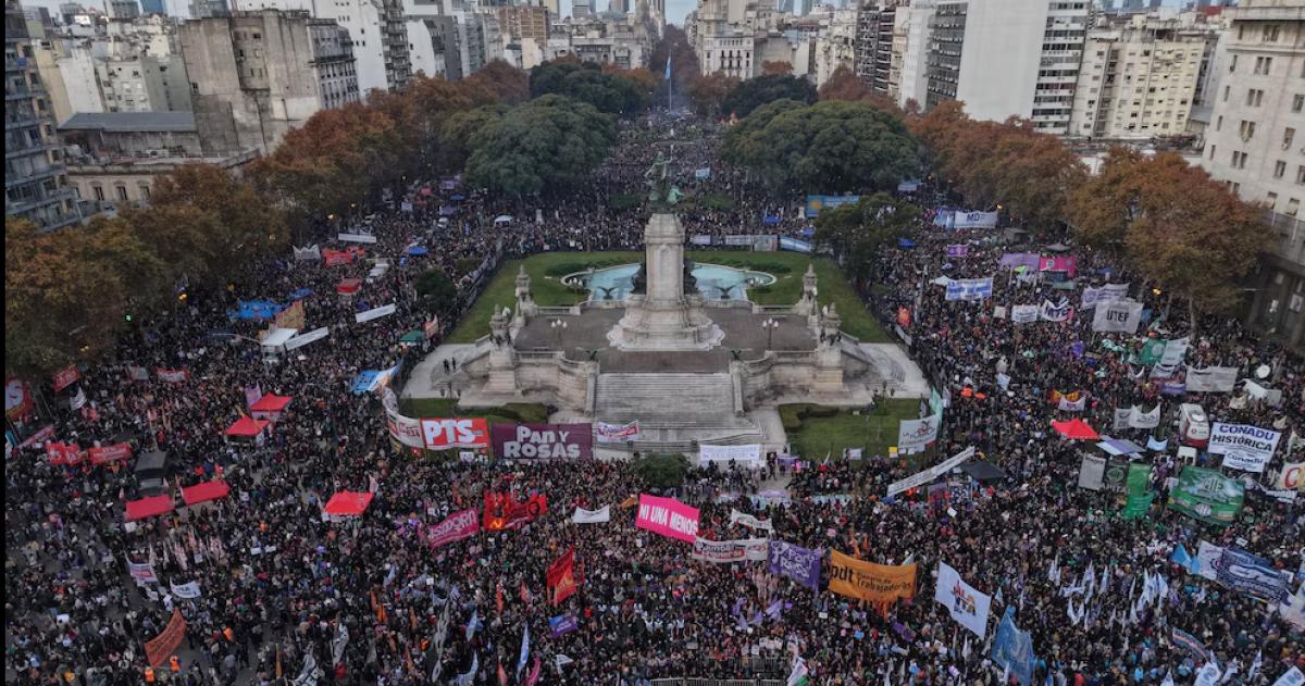 La marcha frente al Congreso fue multitudinaria