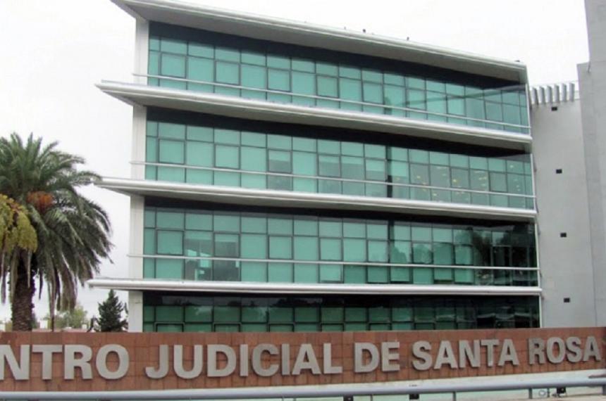 La convocatoria enfatiza que los adoptantes deber�n acompañar y sostener la permanencia en los espacios terapéuticos a los que concurre la niña