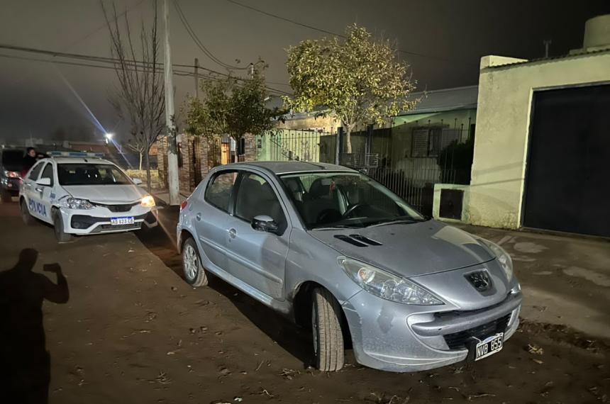 El auto en que iba la menor y que fue atacado por dos motociclistas