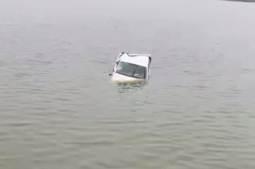 Ocurrió este jueves por la tarde cuando una Volkswagen Amarok pasó de largo en la intersección de las rutas 14 y 35