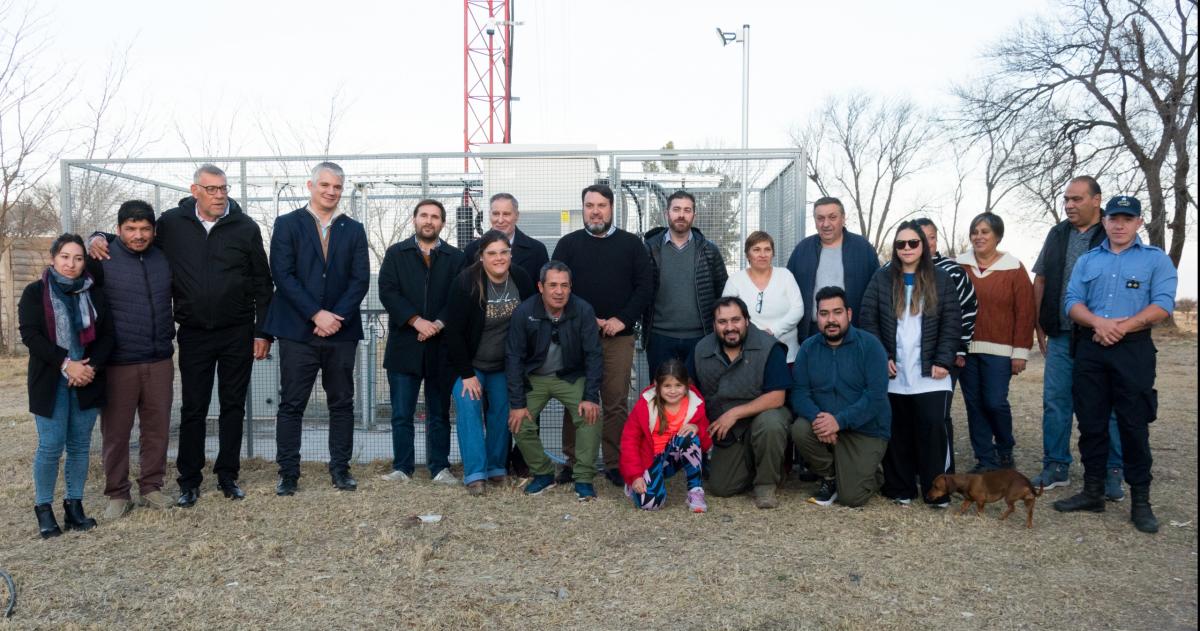 El acto contó con autoridades provinciales municipales y de la empresa Claro