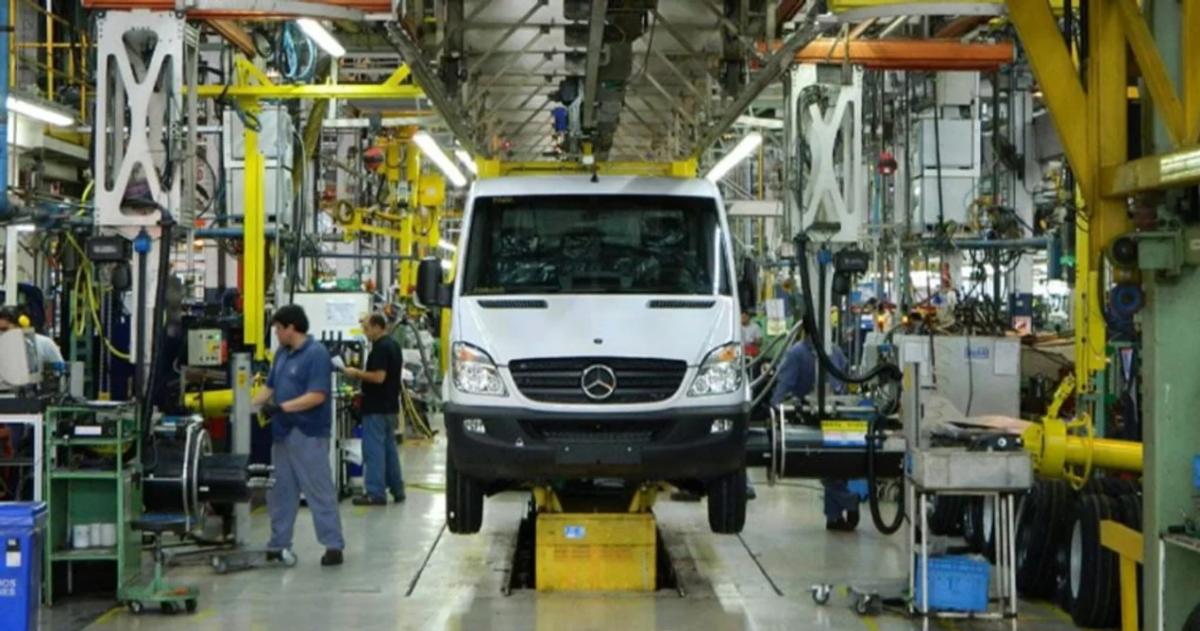 Fuerte caída de la producción de vehículos en mayo