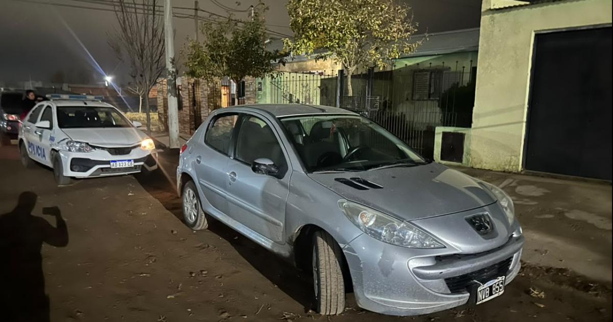El auto en que iba la menor y que fue atacado por dos motociclistas