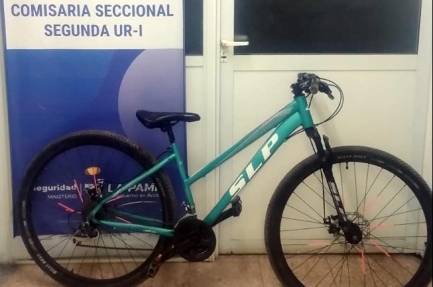 La bicicleta fue entregada a su propietaria