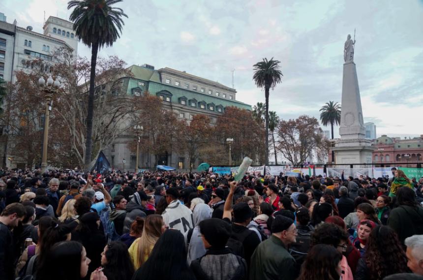 Una misa ricotera en Plaza de Mayo para despedir al Indio Solari