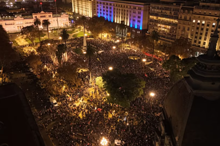 La Plaza de Mayo es el epicentro de la despedida del Indio