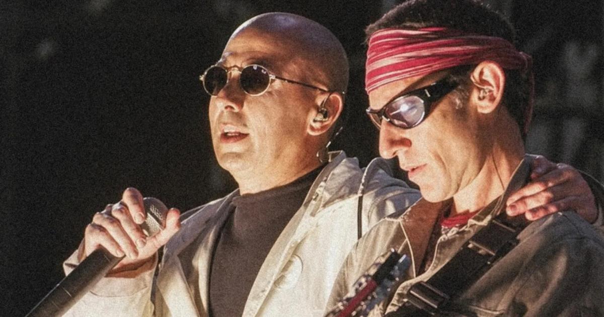 El Indio y Skay sobre el escenario con los Redondos