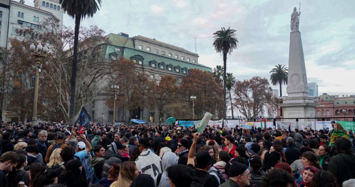 Una misa ricotera en Plaza de Mayo para despedir al Indio Solari