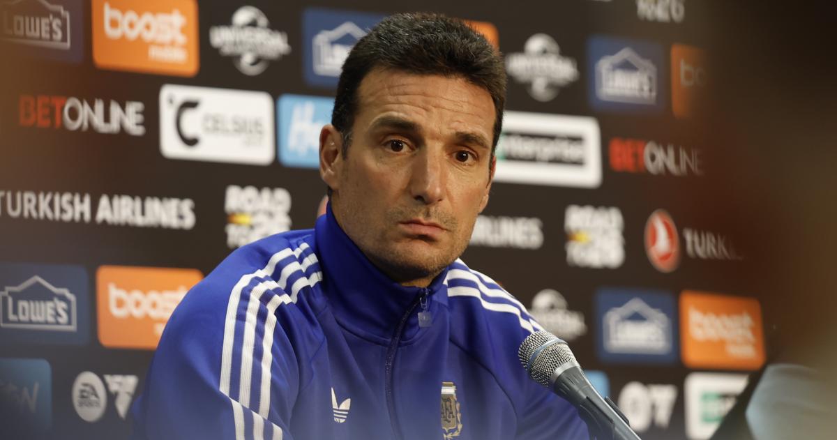 Lionel Scaloni durante la conferencia de prensa