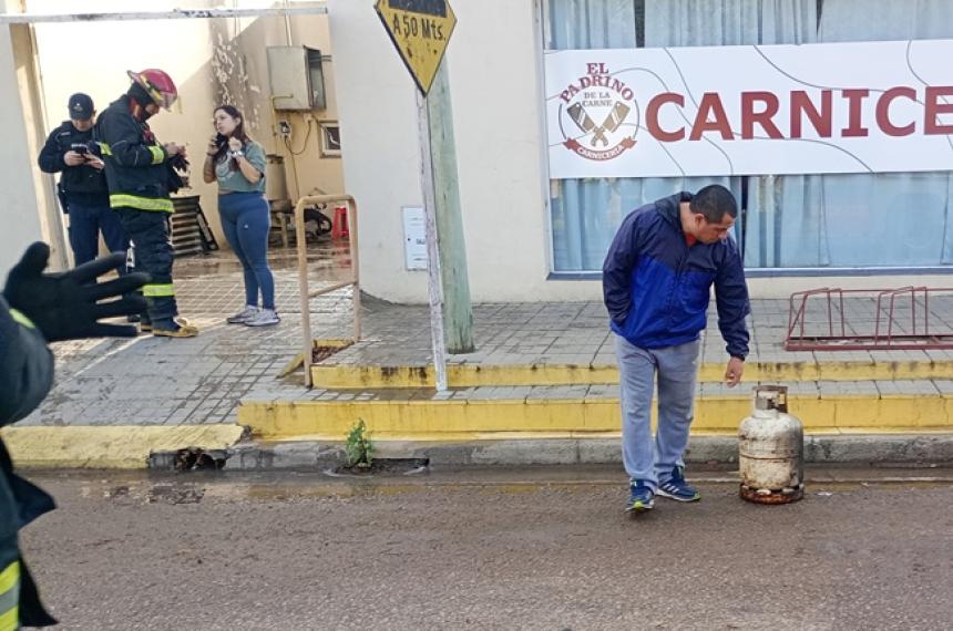 La olla estaba sobre un mechero abastecido por una garrafa