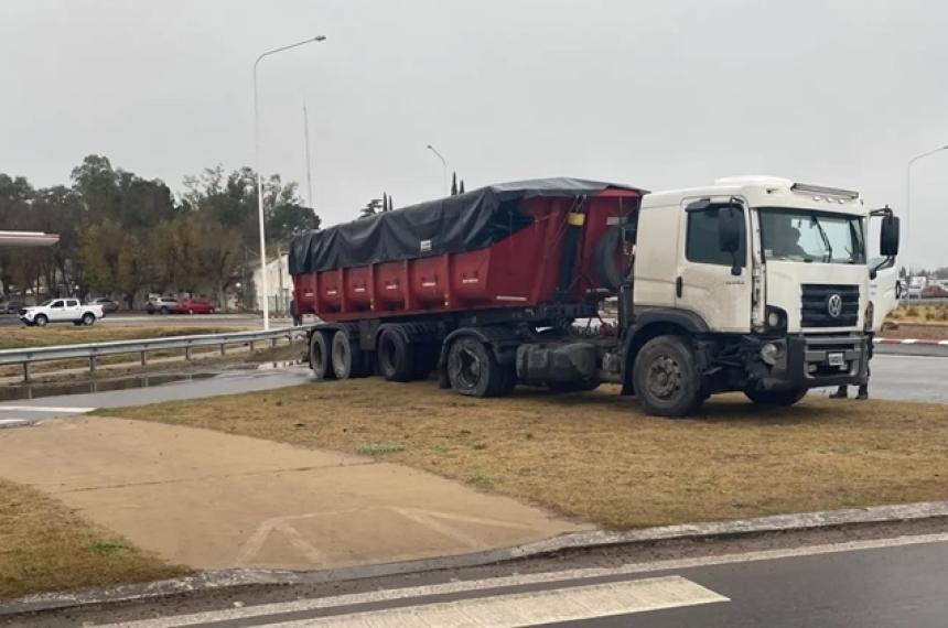 El camión cargado con arena viajaba hacia Vaca Muerta