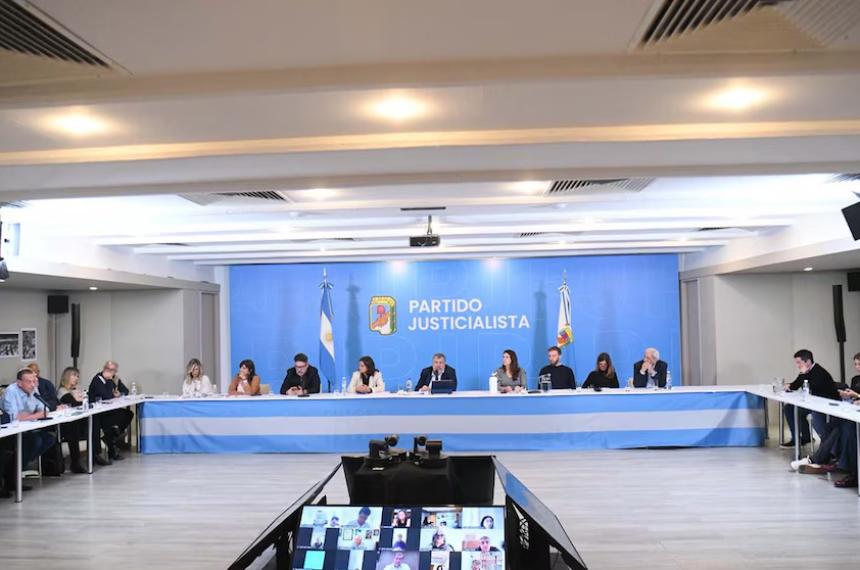 José Mayans encabezando una reunión de dirigentes del Partido Justicialista