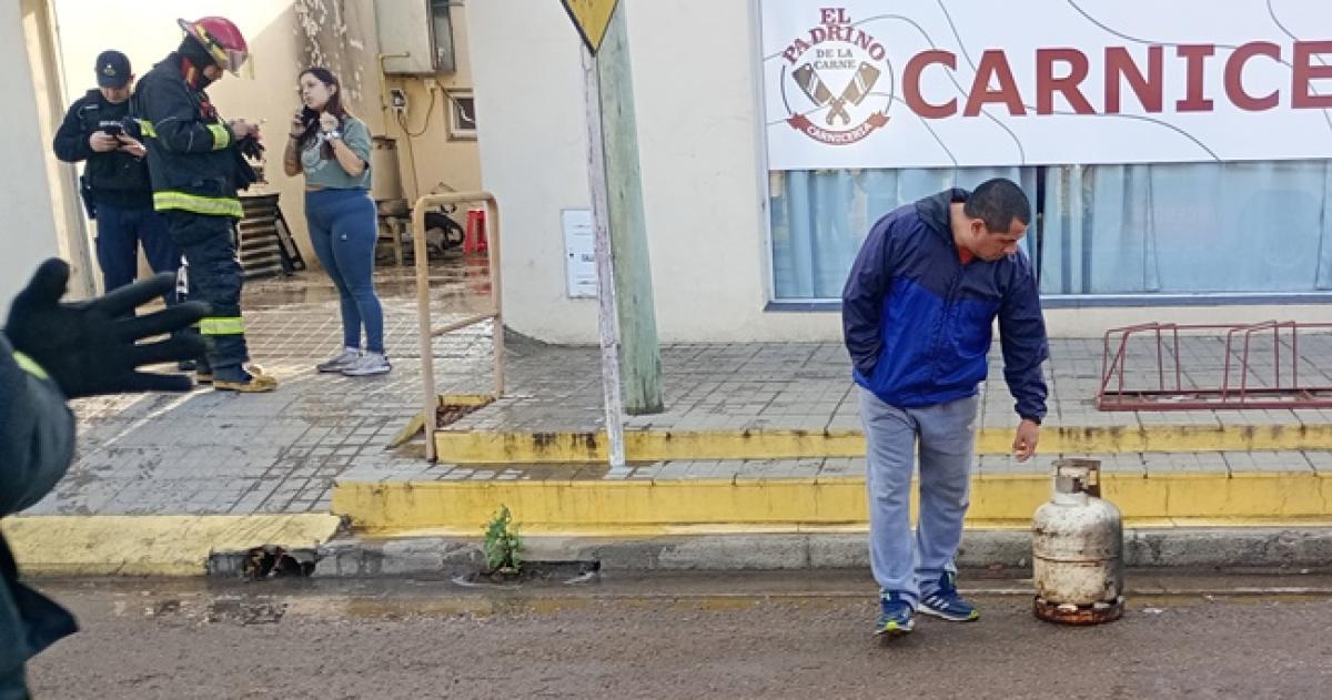 La olla estaba sobre un mechero abastecido por una garrafa