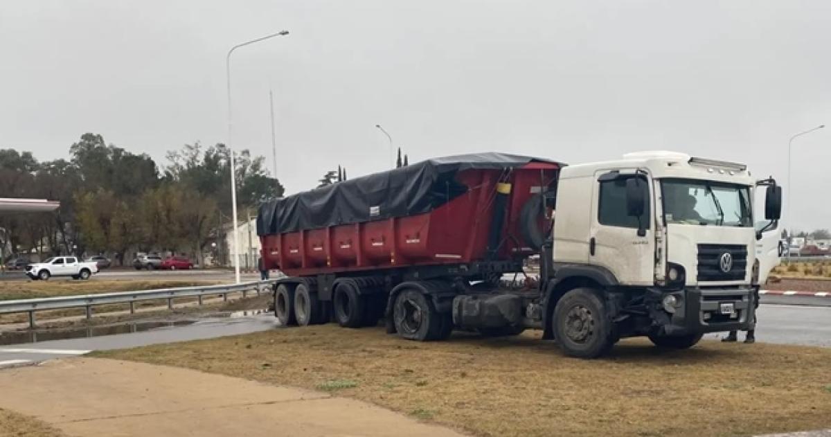 El camión cargado con arena viajaba hacia Vaca Muerta