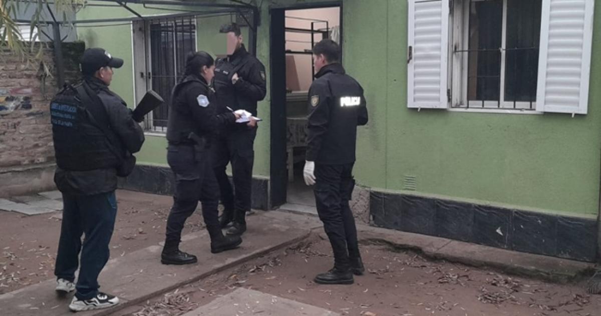 Uno de los allanamientos se realizó en la calle Corona Martínez