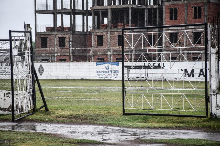 El plantel auriazul y los �rbitros llegaron al lugar pero encontraron las puertas cerradas