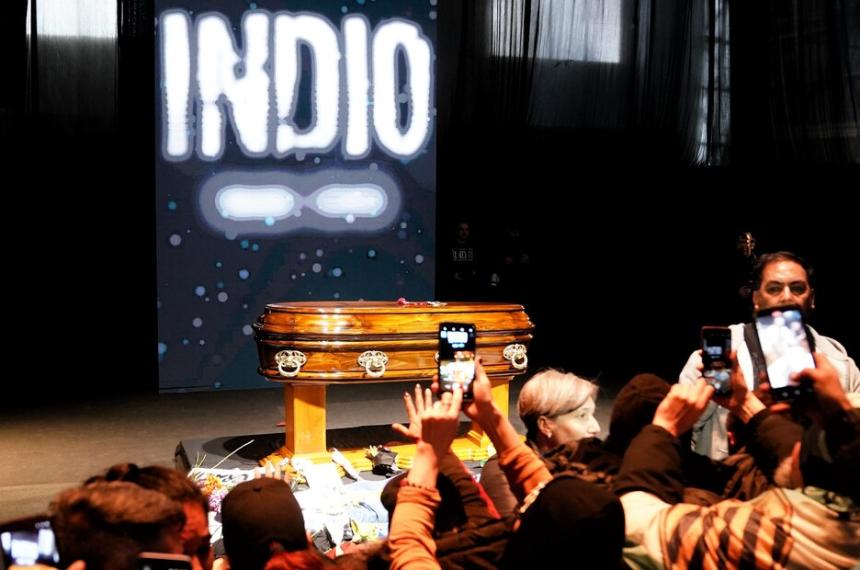 Una multitud despide al Indio Solari
