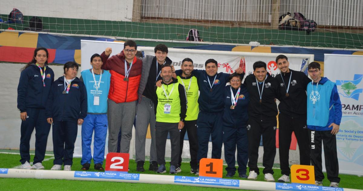 La premiación del torneo que se jugó en Santa Rosa