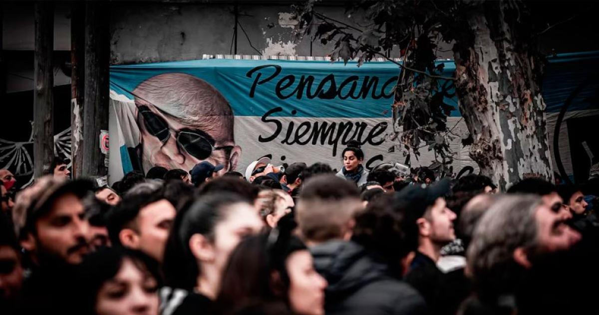 Fan�ticos del Indio Solari lo recuerdan en medio del duelo que atraviesa el rock nacional tras la muerte de una de las figuras m�s influyentes de la cultura popular argentina