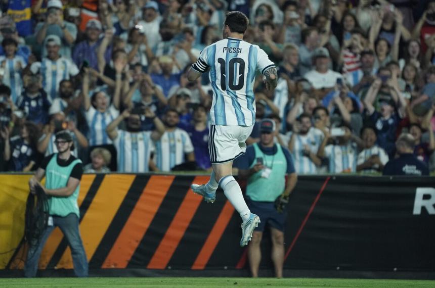 Messi entró y la metió