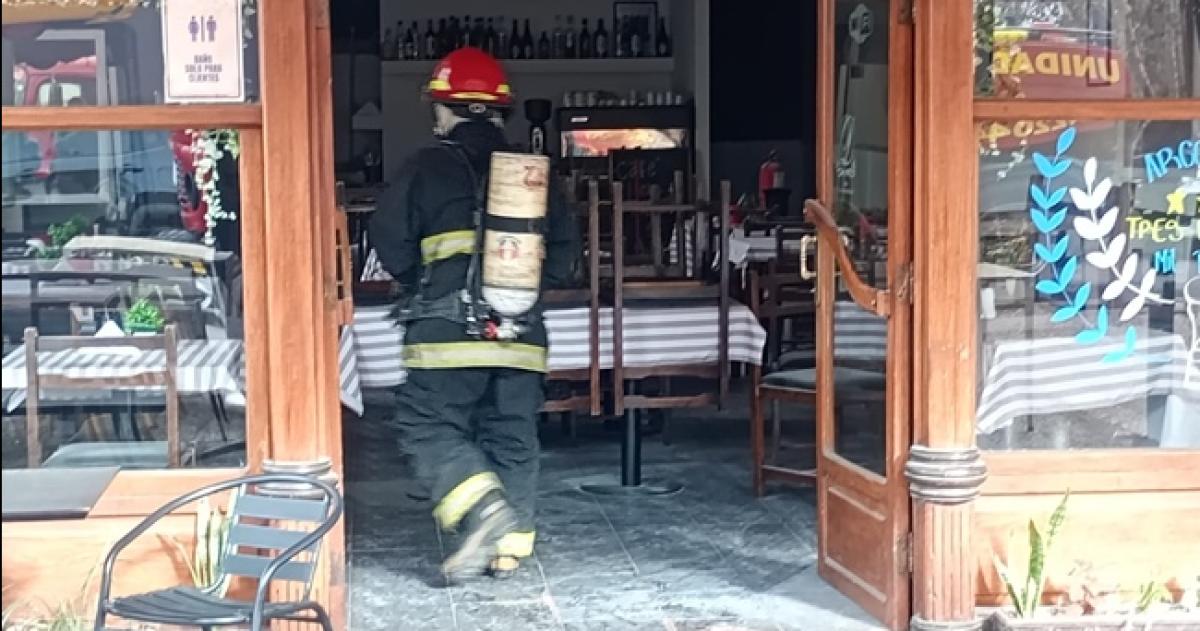 El siniestro fue controlado por los trabajadores y luego trabajaron los bomberos