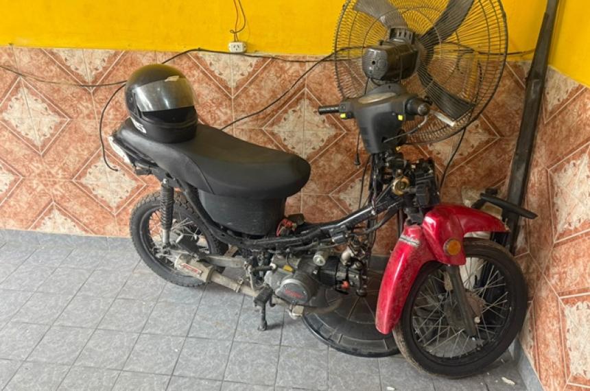 En el allanamiento se detuvo a un joven y se seuestró una moto
