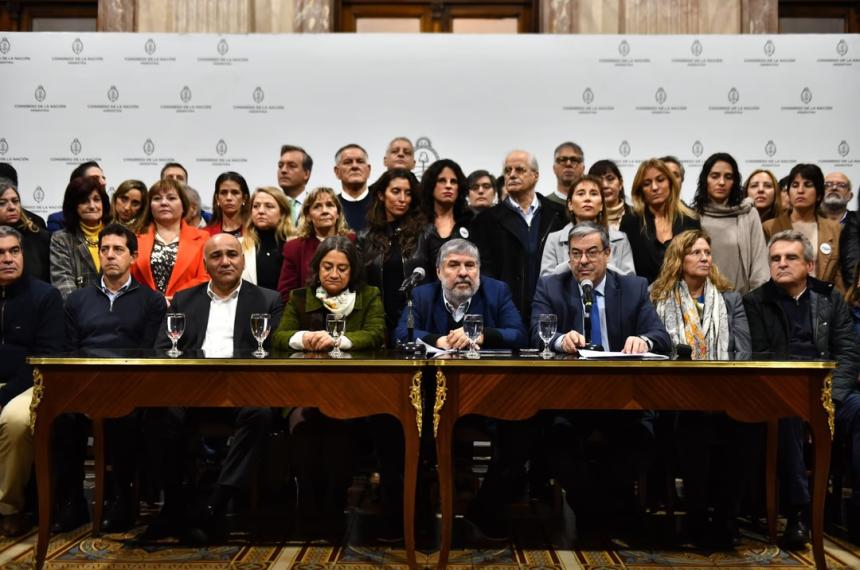 Senadores y diputados de UxP