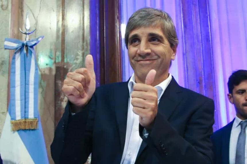 Ministro de Economía Luis Caputo celebró que el país se acerque a acceder a créditos m�s barato