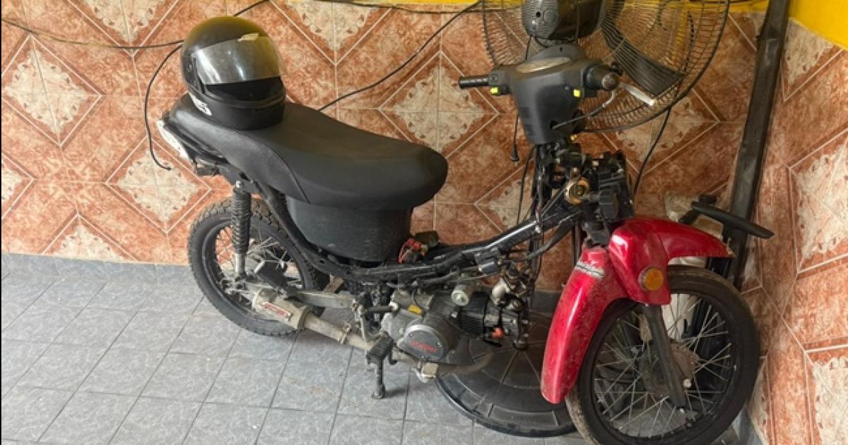En el allanamiento se detuvo a un joven y se seuestró una moto