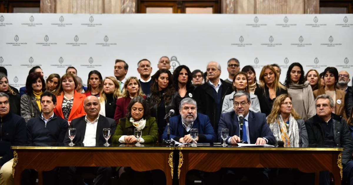 Senadores y diputados de UxP