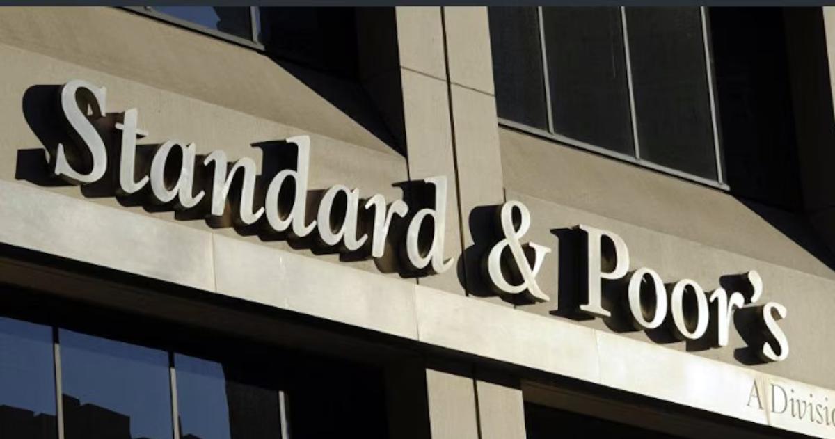 Standard  Poors mejoró la perspectiva crediticia de la Argentina