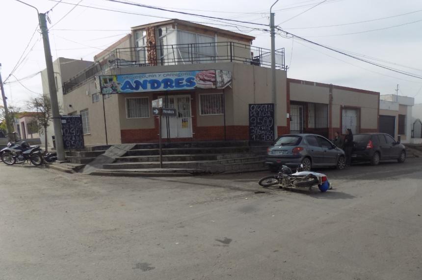 El accidente ocurrió este jueves y fue protagonizado por un Peugeot 206 y una moto Mondial 110