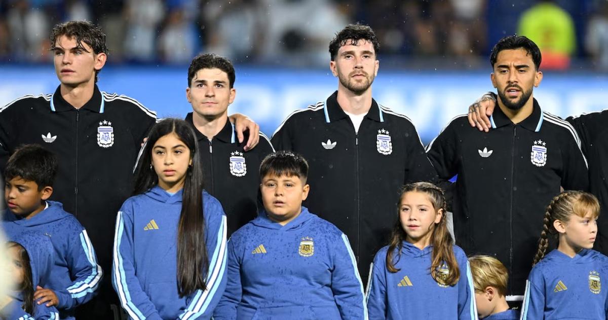 Marcos Senesi junto con Nico Paz Juli�n Álvarez y Nico Gonz�lez durante el amistoso de Argentina contra Mauritania en la Bombonera antes del Mundial