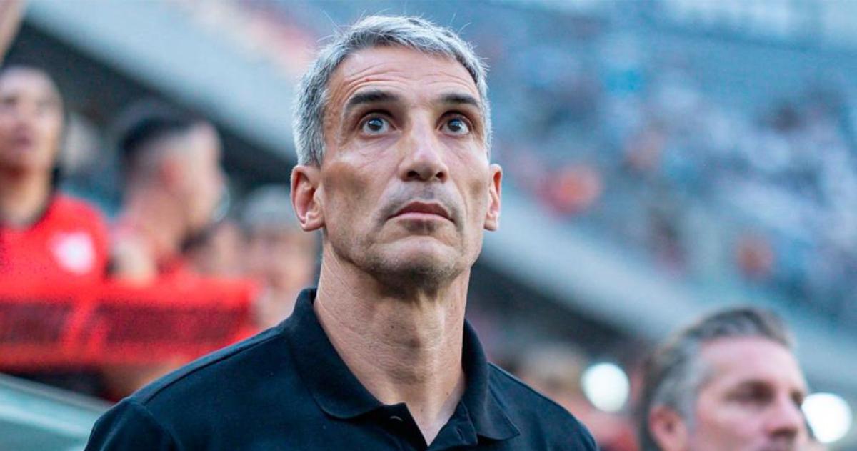 Juan Pablo Vojvoda asumir� como nuevo entrenador de Racing Club tras la salida de Gustavo Costas y tendr� la misión de encabezar la reconstrucción futbolística del equipo para el segundo semestre de la temporada